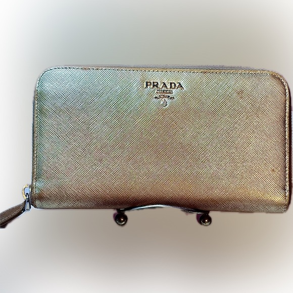 REDUCED Prada Gold Saffiano Leather zip Around Continental - Picture 3 of 15